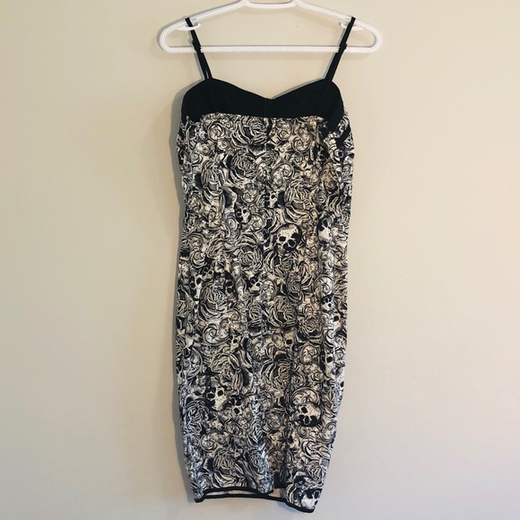 LivingDeadSouls body con pinup skull floral dress - Picture 4 of 12